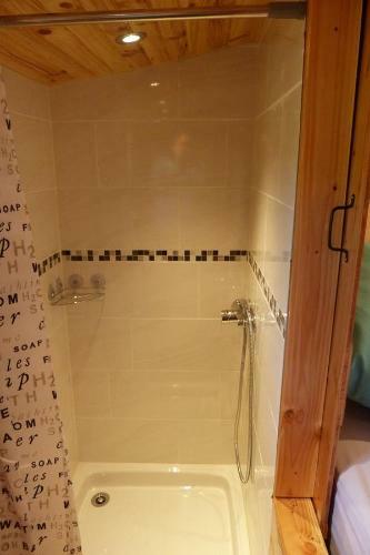 Hostal Roulottes Au Pied Du Vercors