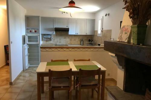 Apartamento St Just Joli Appartement Situ� Dans Une Impasse