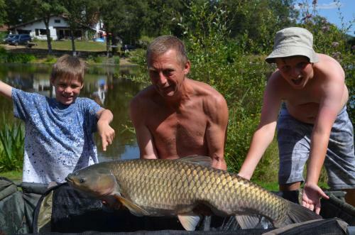 L?etang Carp Fishing Lake And Gite
