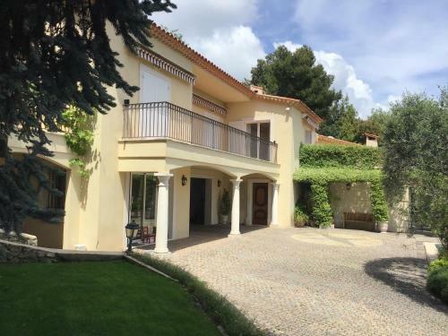 Luxurious Sea View Villa In Saint Paul de Vence