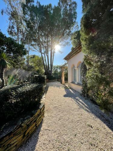Belle Villa Trop�zienne/calme/piscine/3mn Du Centre