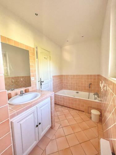 Belle Villa Trop�zienne/calme/piscine/3mn Du Centre