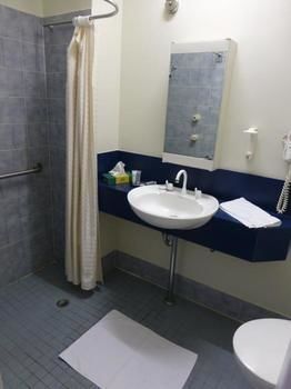 Mariners Court Hotel