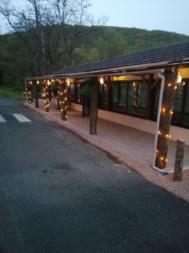 Bed & Breakfast Les Roches Restaurant & Chambre D'hotes