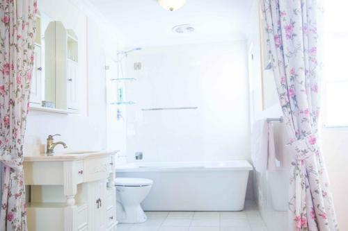 4 Ensuite Chelsea Villa Cbd-airport
