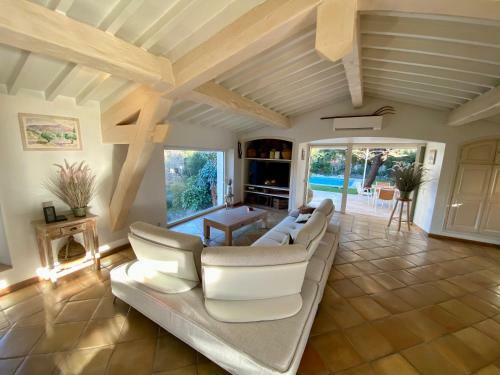 Villa Propri�t� Exceptionnelle � 25km D?aix En Provence - 8 Guests