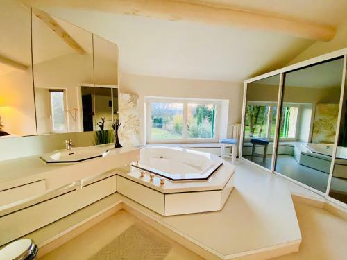 Villa Propri�t� Exceptionnelle � 25km D?aix En Provence - 8 Guests