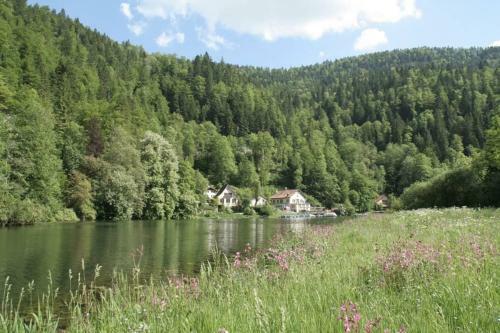 Apartamento Gite De Charme Entre Sources Et Rivi�re ***