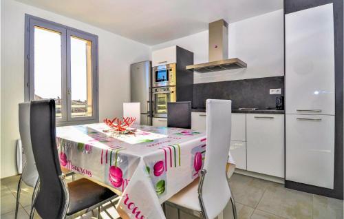 Awesome Apartment In Uz�s With 3 Bedrooms