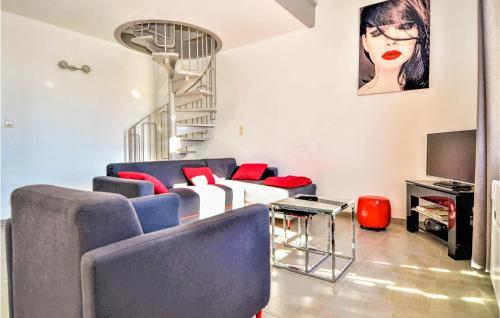 Awesome Apartment In Uz�s With 3 Bedrooms