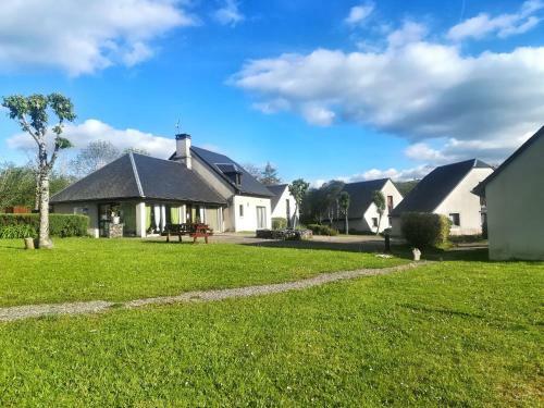 Village De G�tes 3 �toiles - Cantal Emotions