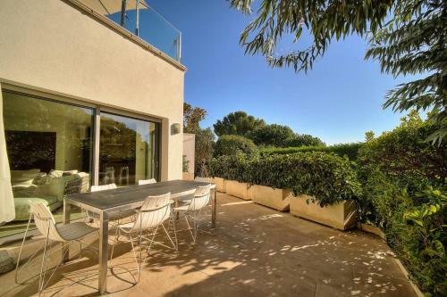 Cannes Luxury Rental - Modern Villa Supercannes