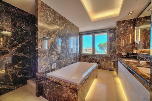 Cannes Luxury Rental - Modern Villa Supercannes