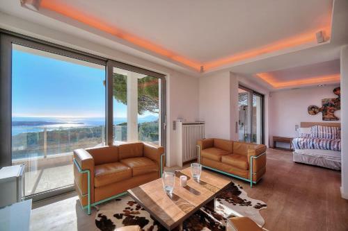 Cannes Luxury Rental - Modern Villa Supercannes