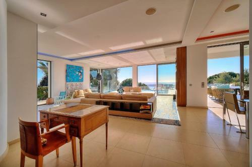Cannes Luxury Rental - Modern Villa Supercannes