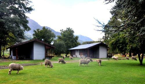 Lodge Caba�as Y Hosteria Aldea Los Huemules