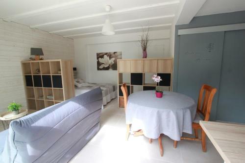 Hostal Maison D'h�tes Les Jardinettes En Luberon