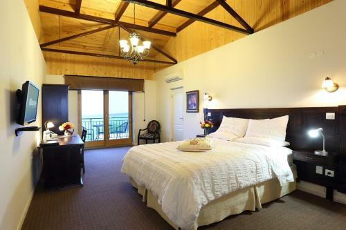Seven Generations Winery Hotel