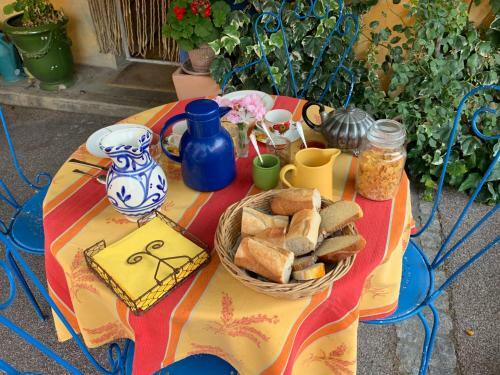 Hostal La Sarrasine