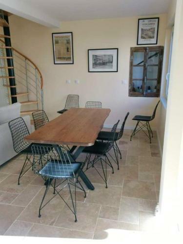 Maison de 4 Chambres Avec Terrasse Et Wifi A Volvic