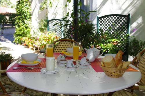 Hotel H�tel La Tour Des F�es