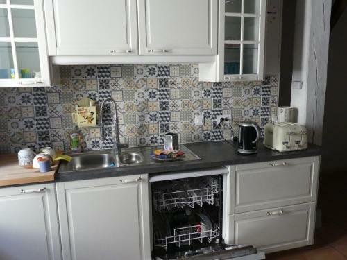 Routier Double Sleeps 6 1k, 1q, 2s Comfortable, Modern, Artistic, Fun