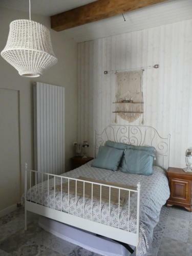 Routier Double Sleeps 6 1k, 1q, 2s Comfortable, Modern, Artistic, Fun