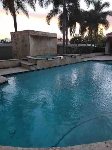 5 Bedrooms With Own Private Pool Gated Community