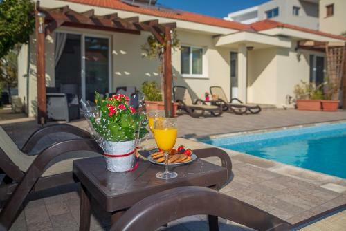 Villa Calliroe Uno By Agroholidays