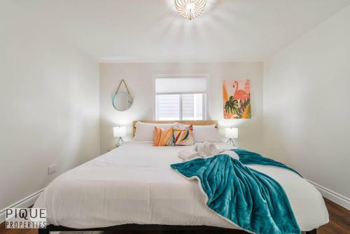 Villa New, 3bdrm Tropical Oasis, Central, Garage, Fireplace, Wifi!