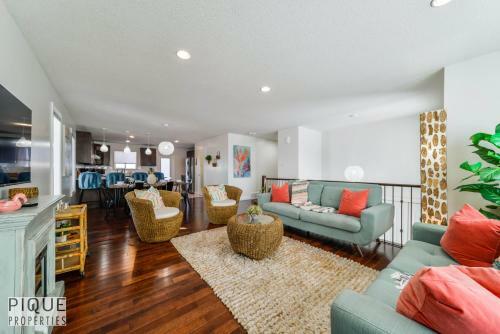 Villa New, 3bdrm Tropical Oasis, Central, Garage, Fireplace, Wifi!