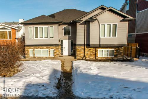 Villa New, 3bdrm Tropical Oasis, Central, Garage, Fireplace, Wifi!