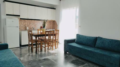 Four Seasons Apartments