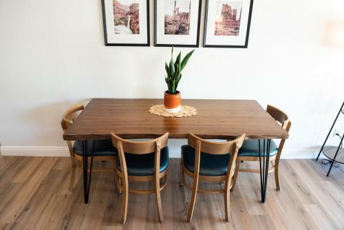 Beautifully Renovated Glendale Retreat