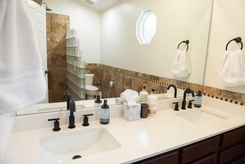 Beautifully Renovated Glendale Retreat