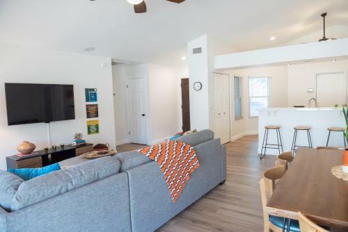 Beautifully Renovated Glendale Retreat