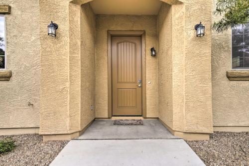 Lovely Mesa Townhome With Pool And Hot Tub Access