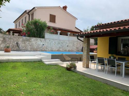 Villa Kamenjak Volme, Cosy House With Pool