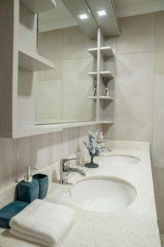 Apartamento Modern 3 Bedroom Condo With Pool 3 Min From Beach