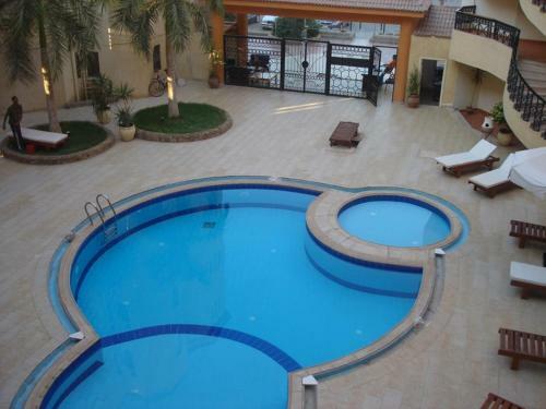 Beautiful Apartment Near The Beach, Pool View