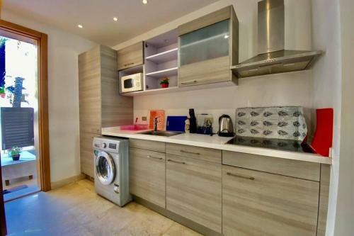 2 Bedroom Apartment Direct To Pool