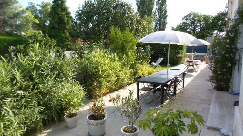 Le Clos De La Chapelle - G�te Les Glycines