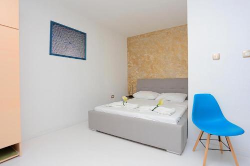 Apartments With A Parking Space Makarska - 17047
