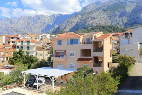 Apartments With A Parking Space Makarska - 17047