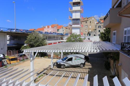 Apartments With A Parking Space Makarska - 17047