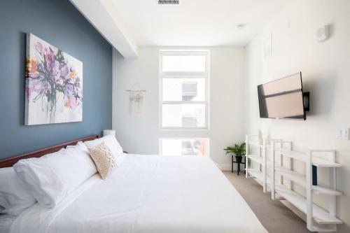 Skyline Blue Modern Loft - Espadin Lohi