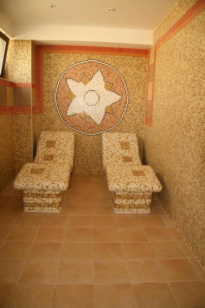 Hotel Saturn