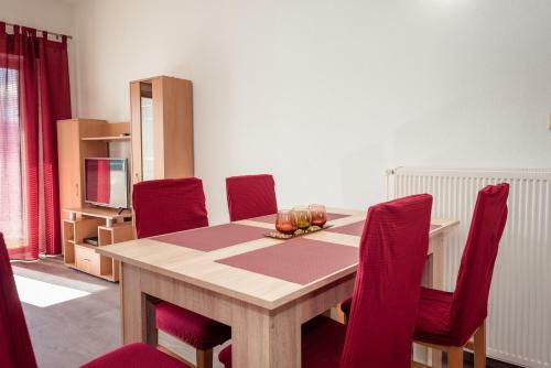 Marinus Apartments
