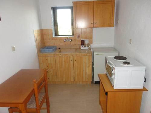 Chris Apartments