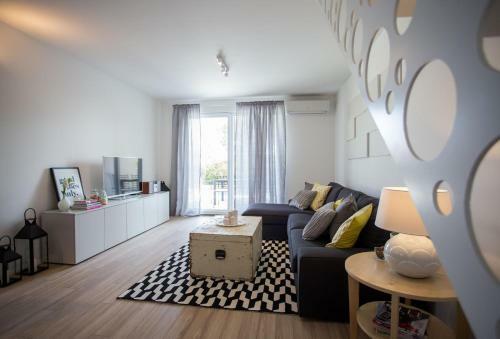 Villa Elysium - Beautiful Family House With Heated Pool